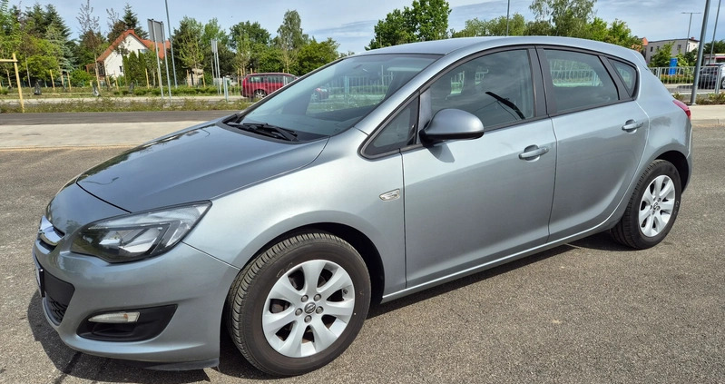 Opel Astra cena 29800 przebieg: 200000, rok produkcji 2014 z Warszawa małe 137